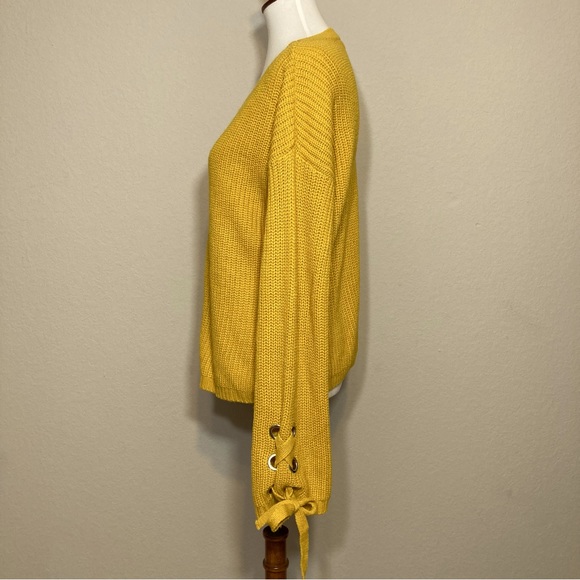 HANNAH Mustard Cable Knit Sweater Grommet Lace Tie Sleeve Accents Size Medium - Picture 4 of 9